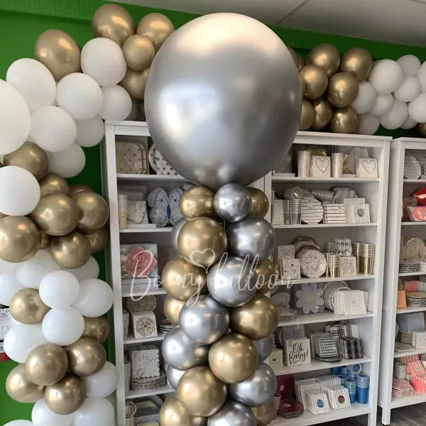 Chrome pillar with a giant balloon composition