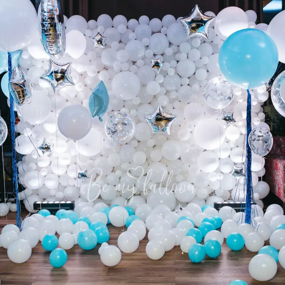 2x2 Organic Balloon white wall composition