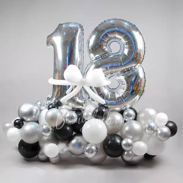 Композиция из шаров с гирляндой 18 Лет